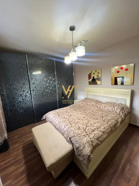 Tirane, jepet me qera apartament 3+1+Ballkon Kati 6, 140 m² 600 € (21 DHJETORI)