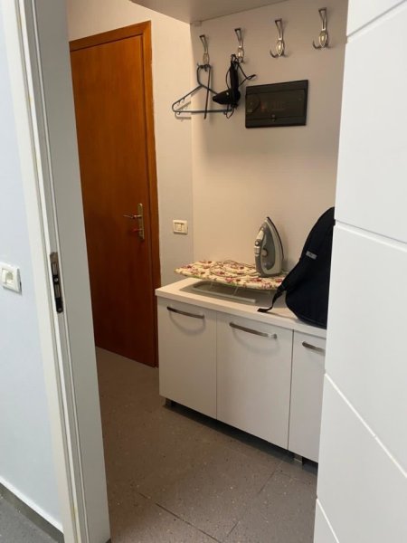 Tirane, jepet me qera garsonier Kati 2, 35 m² 500 € i diskutueshëm (Rruga e Kavajës)