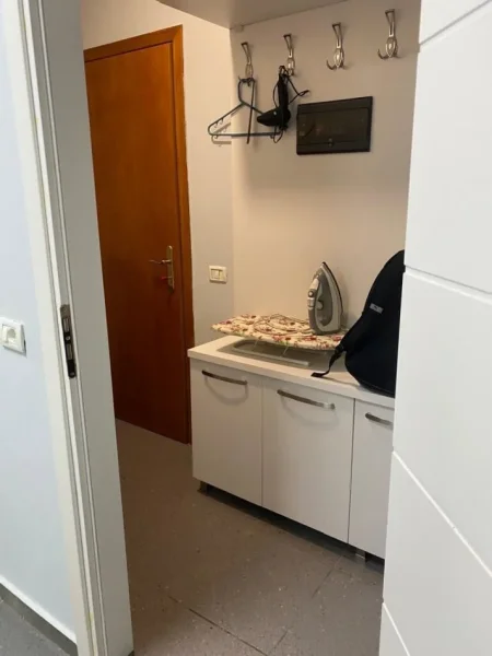 Tirane, jepet me qera garsonier Kati 2, 35 m² 500 € i diskutueshëm (Rruga e Kavajës)