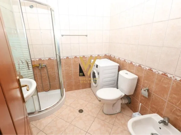 Tirane, jepet me qera apartament 2+1+Ballkon Kati 3, 97 m² 1.000 € (KOPSHTI BOTANIK)