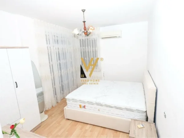 Tirane, jepet me qera apartament 2+1+Ballkon Kati 3, 97 m² 1.000 € (KOPSHTI BOTANIK)