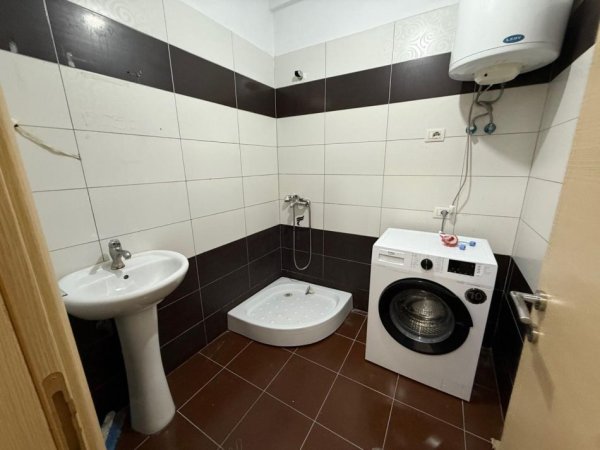 Tirane, shitet apartament 1+1 Kati 7, 60 m² 95.000 € (YZBERISHT)