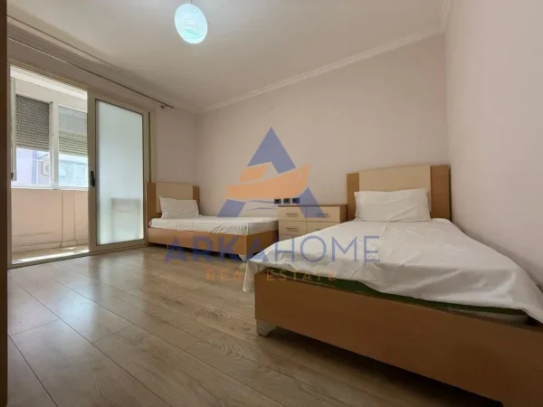 Tirane, shitet apartament 2+1+Ballkon Kati 1, 90 m² 160.000 € 