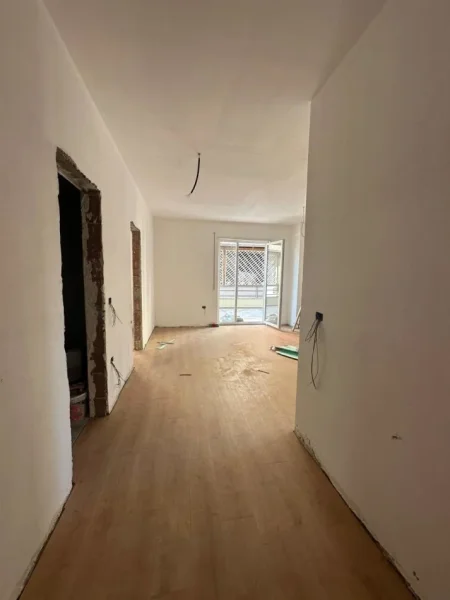 Tirane, shitet apartament 1+1+Ballkon Kati 1, 64 m² 137.000 € (kodra e diellit)