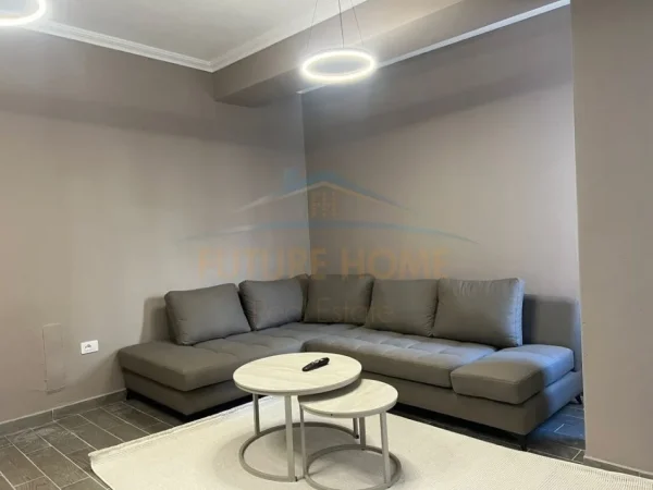 Tirane, jepet me qera apartament 2+1 Kati 2, 78 m² 700 € 