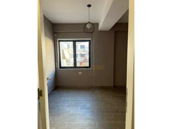 Tirane, jepet me qera apartament 2+1 Kati 2, 78 m² 700 € 