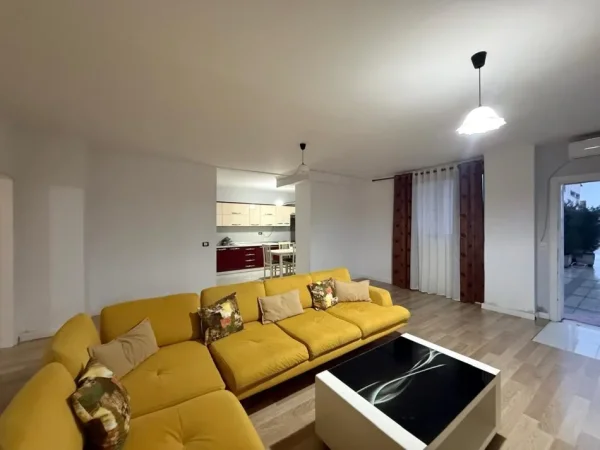 Tirane, jepet me qera apartament 1+1 Kati 1, 90 m² 35.000 LEKE/ MUAJ (Fresk Rruga Dajtit)