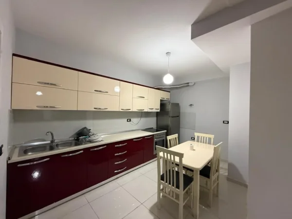 Tirane, jepet me qera apartament 1+1 Kati 1, 90 m² 35.000 LEKE/ MUAJ (Fresk Rruga Dajtit)