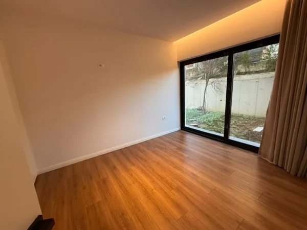 Tirane, jepet me qera apartament 2+1 Kati 1, 195 m² 1.300 € (Rruga Panorama e Liqenit)