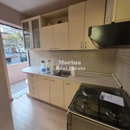 Tirane, jepet me qera apartament 1+1 Kati 4, 67 m² 600 € (Rruga Myslym Shyri)