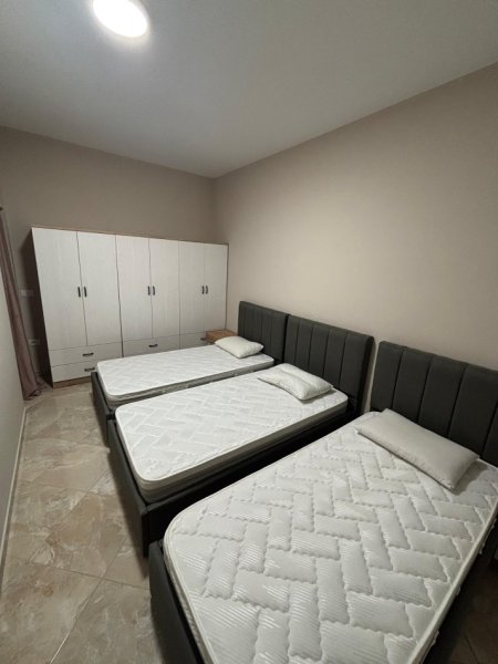 Tirane, jepet me qera apartament 1+1 Kati 1, 400 € (Qyteti Studenti)