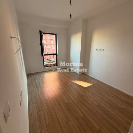 Tirane, jepet me qera ambjent biznesi Kati 2, 114 m² 1.200 € (Rruga e Kavajes)