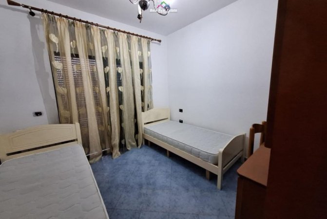 Tirane, jepet me qera Vile 2+1 Kati 2, 80 m² 520 € (Rruga Vjosa)