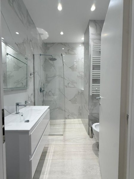 Tirane, jepet me qera apartament 2+1 Kati 4, 90 m² 1.100 € (LIQENI THATE , RRUGA PETI)