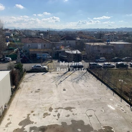 Tirane, jepet me qera toke , 650 m² (Valias)
