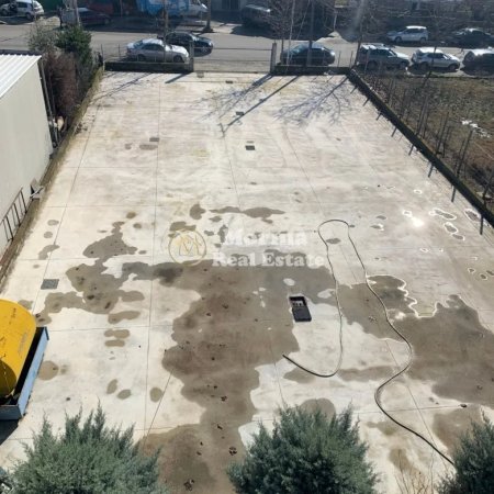 Tirane, jepet me qera toke , 650 m² (Valias)