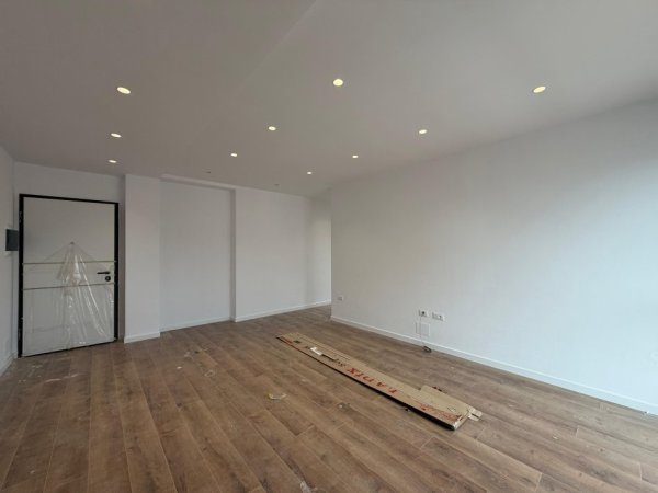 Tirane, jepet me qera apartament 1+1 Kati 5, 800 € 