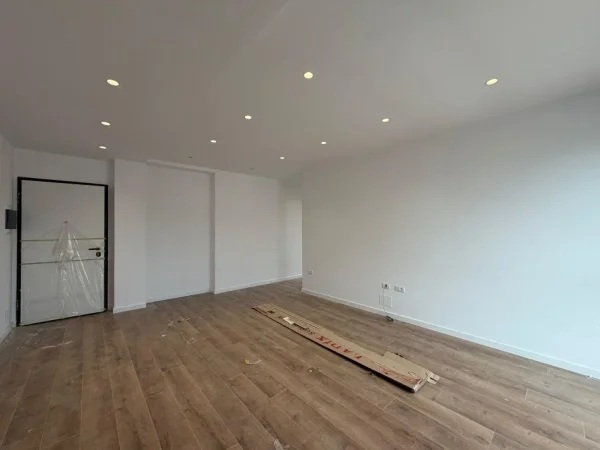 Tirane, jepet me qera apartament 1+1 Kati 5, 800 € 