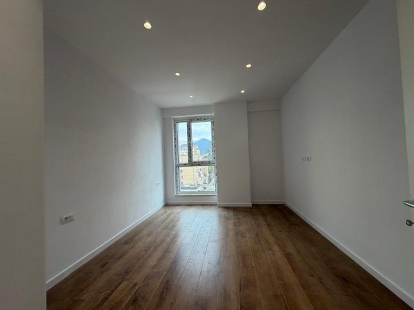 Tirane, jepet me qera apartament 1+1 Kati 5, 800 € 