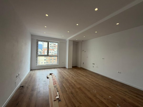 Tirane, jepet me qera apartament 1+1 Kati 5, 800 € 