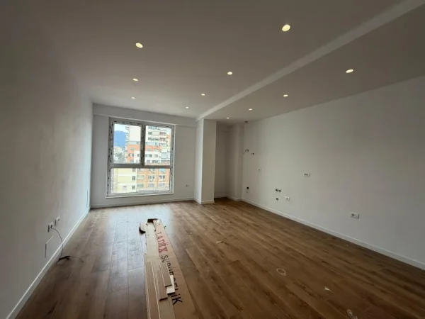 Tirane, jepet me qera apartament 1+1 Kati 5, 800 € 