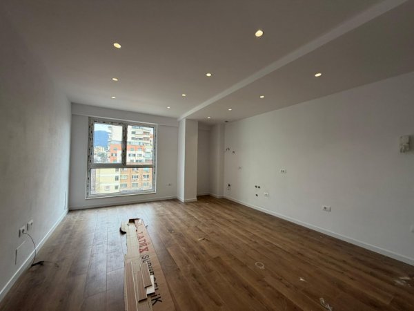 Tirane, jepet me qera apartament 1+1 Kati 5, 800 € 