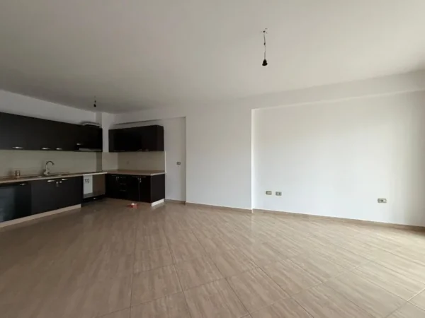Tirane, jepet me qera apartament 2+1 Kati 2, 100 m² 500 € 