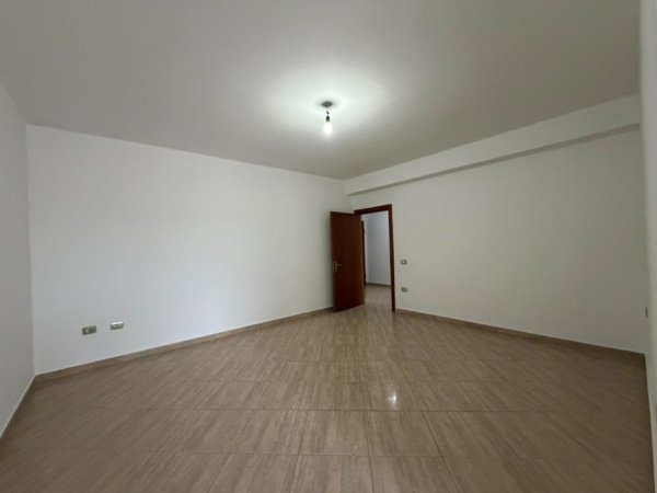 Tirane, jepet me qera apartament 2+1 Kati 2, 100 m² 500 € 
