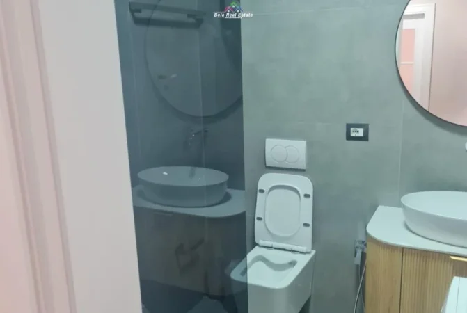 Tirane, jepet me qera apartament 2+1 Kati 5, 130 m² 625 € (Rruga Muhamet Gjollesha)