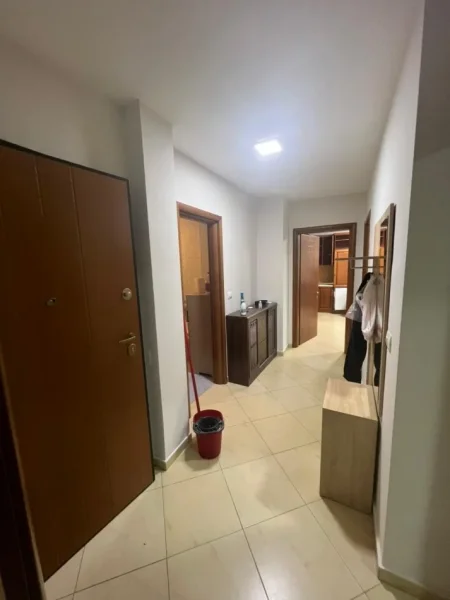 Tirane, jepet me qera apartament 2+1 , 80 m² 650 € (selvia)