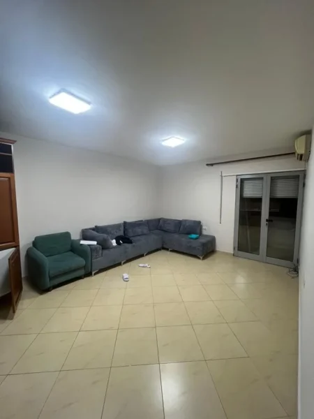 Tirane, jepet me qera apartament 2+1 , 80 m² 650 € (selvia)