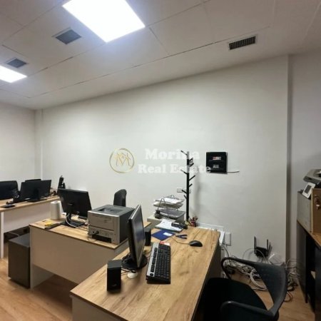 Tirane, jepet me qera ambjent biznesi Kati 1, 54 m² 600 € (Rruga e Kavajes)
