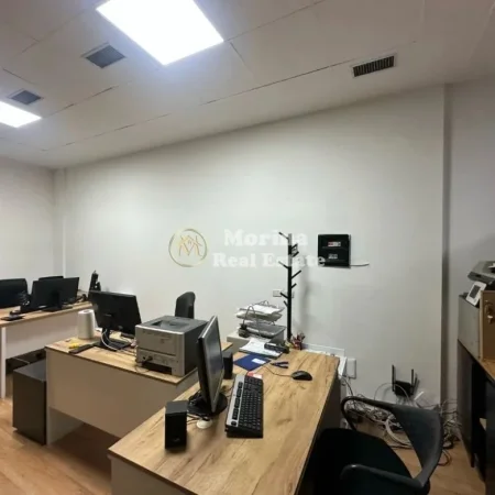 Tirane, jepet me qera ambjent biznesi Kati 1, 54 m² 600 € (Rruga e Kavajes)