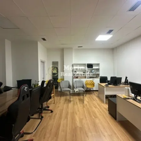 Tirane, jepet me qera ambjent biznesi Kati 1, 54 m² 600 € (Rruga e Kavajes)
