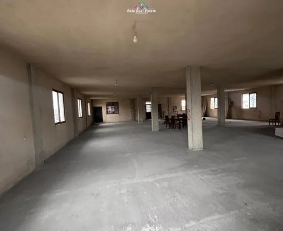 Tirane, jepet me qera magazine Kati 3, 370 m² 700 € (Rruga Ali Bakiu)