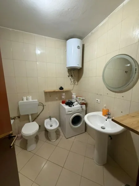 Tirane, jepet me qera apartament 1+1 Kati 5, 70 m² 550 € (Don Bosko prane Er Petrol)