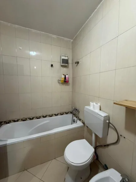 Tirane, jepet me qera apartament 1+1 Kati 5, 70 m² 550 € (Don Bosko prane Er Petrol)