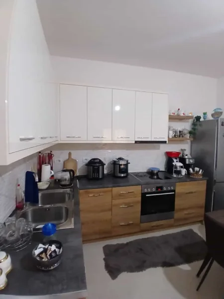 Tirane, jepet me qera Vile 1+1 Kati 2, 70 m² 410 € (Rruga Mikel Maruli)