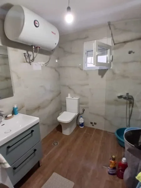 Tirane, jepet me qera Vile 1+1 Kati 2, 70 m² 410 € (Rruga Mikel Maruli)