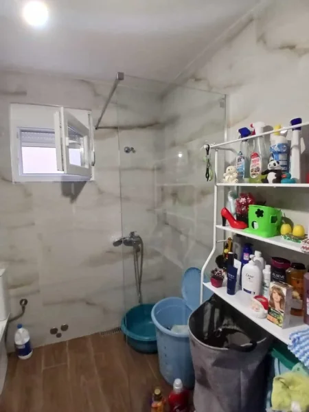 Tirane, jepet me qera Vile 1+1 Kati 2, 70 m² 410 € (Rruga Mikel Maruli)