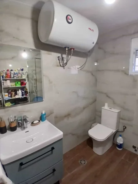 Tirane, jepet me qera Vile 1+1 Kati 2, 70 m² 410 € (Rruga Mikel Maruli)