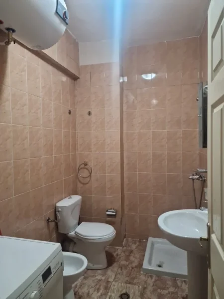 Tirane, jepet me qera apartament 2+1 Kati 11, 80 m² 500 € (Rruga Dritan Hoxha Laprake)