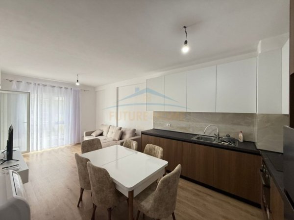 Tirane, jepet me qera apartament 2+1+Ballkon Kati 2, 84 m² 500 € (QTU)