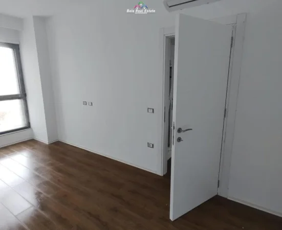 Tirane, jepet me qera zyre Kati 5, 70 m² 550 € (Rruga Filip Jano)
