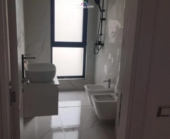 Tirane, jepet me qera zyre Kati 5, 70 m² 550 € (Rruga Filip Jano)