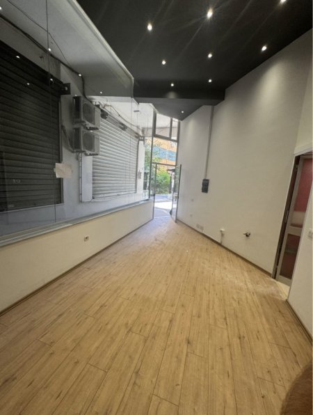 Tirane, jepet me qera dyqan Kati 0, 27 m² 450 € 