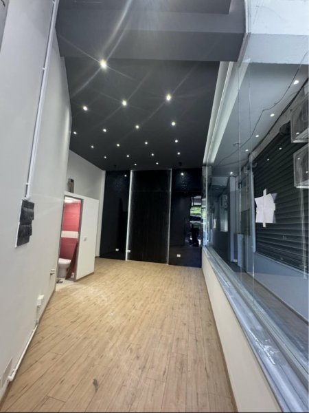 Tirane, jepet me qera dyqan Kati 0, 27 m² 450 € 