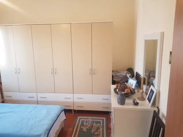 Tirane, jepet me qera apartament 1+1 Kati 7, 80 m² 800 € (Pazari i Ri)
