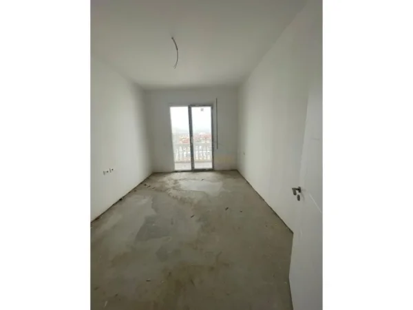 Tirane, shitet apartament 2+1+Ballkon Kati 6, 116 m² 98.880 € (Kamez)