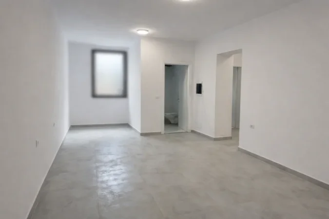 Tirane, shitet dyqan Kati 0, 69 m² 